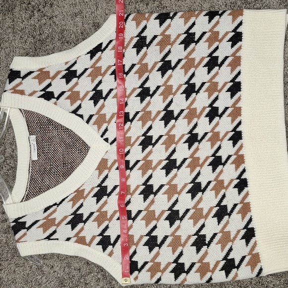 Vintage Timing v-neck crop sweater vest - M - off-white/brown/black houndstooth - Picture 5 of 6